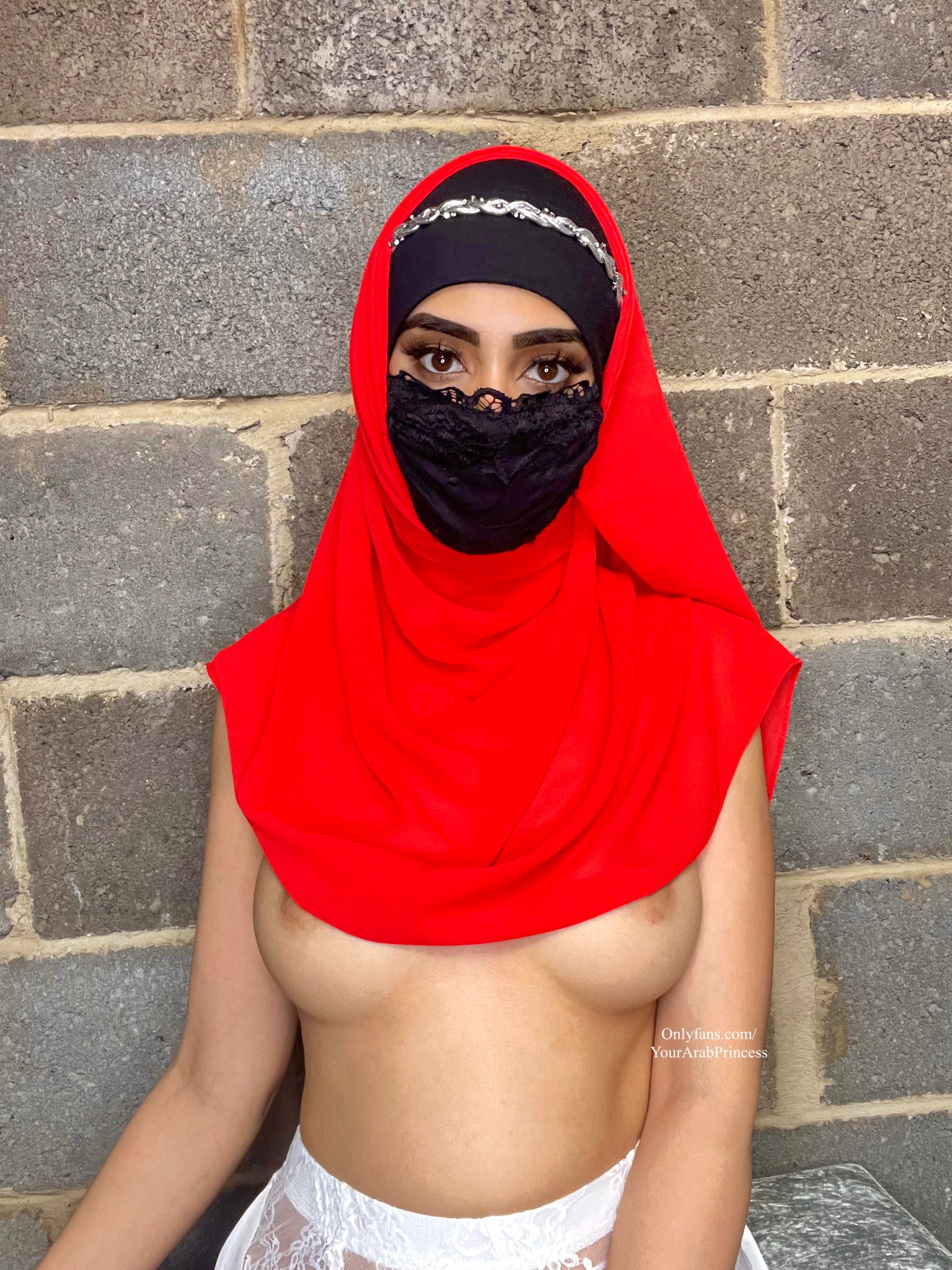 Do you like the colour of my hijab?😋 30% OFF on my Onlyfans!😈❤️ https://t.co/fTmpUnaWbY