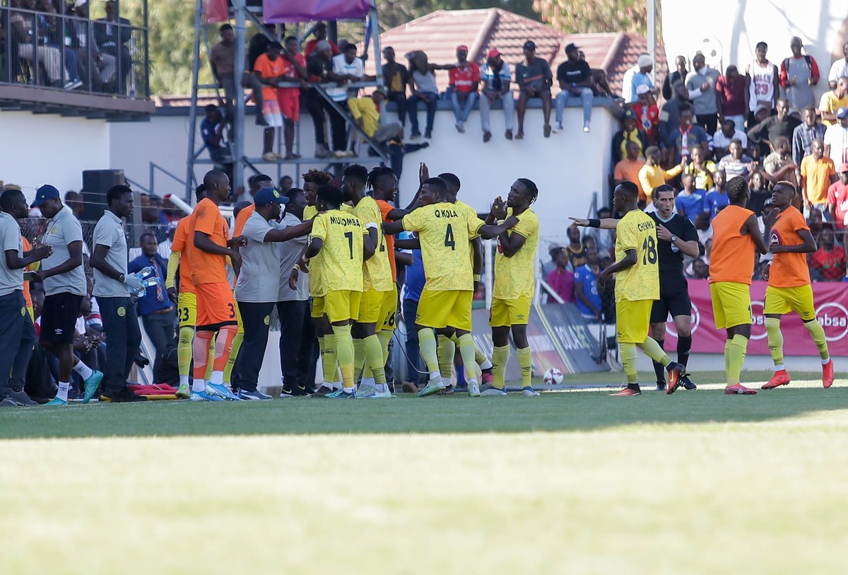 FAZFootball's tweet photo. #AbsaCupFinal
62' GOAL ALERT! Forest Rangers 2-0 FC MUZA
Quadri Kola bangs Forest Rangers' second goal of the game, Absa Cup heading to Ndola?
Meanwhile, MUZA's Chanda Chileshe replaced by Solomon Mpasela.
#FORMUZ https://t.co/lorCasDIbB