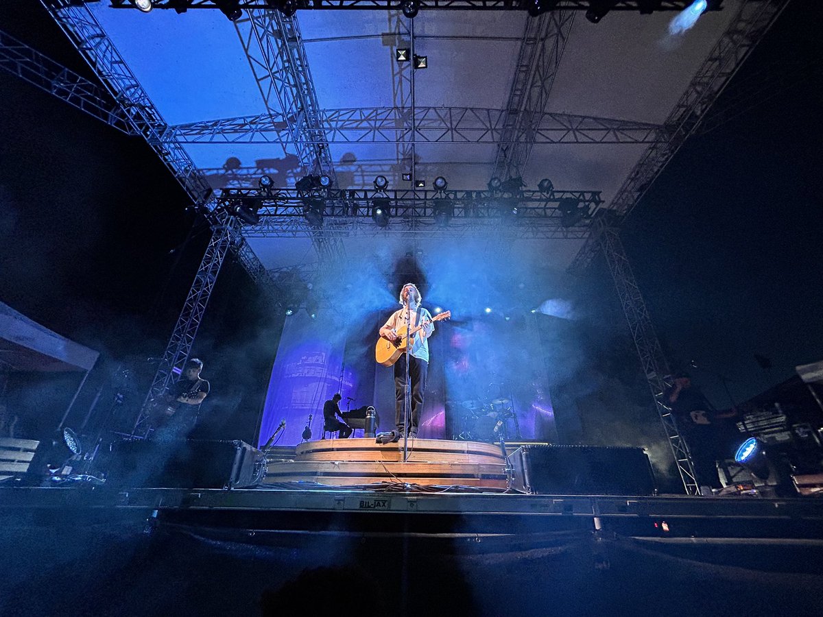 Noodles_M_'s tweet photo. Noah you helped me make it from 15 to 21. Can’t wait to see you again June 3rd 💕💕@NoahKahan https://t.co/uDE3r4BCKt