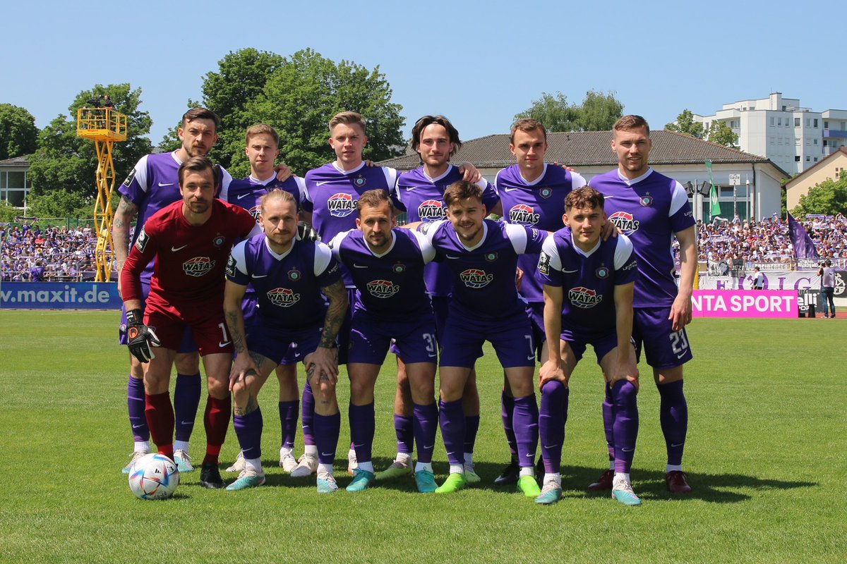 FCErzgebirgeAue's tweet photo. 3:3! Turbulentes Remis bei der SpVgg Bayreuth

unser Spielbericht 👉🏼 https://t.co/jvjeMkcFJD

#BAYAUE #AUE #Kumpelverein https://t.co/iQBiyx7dVe