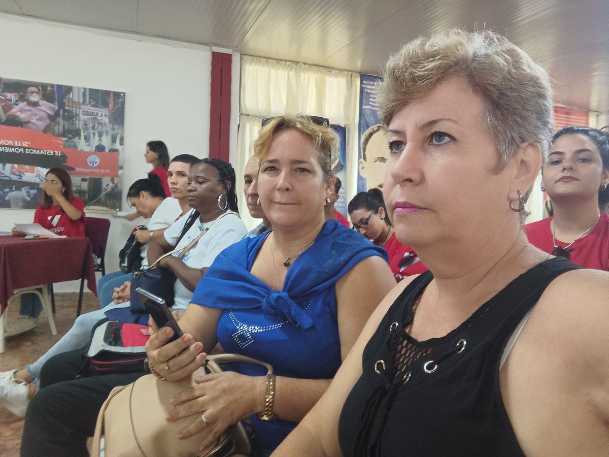 Se inicia la plenaria del Congreso de la UJC de la UCPEJV. Un espacio para reflexionar y proyectar el perfeccionamiento del funcionamiento de nuestra organización, cómo cantera y relevo del PCC. <a href="/univrsdadvarona/">Universidad de Ciencias Pedagógicas E. J. Varona</a> <a href="/CubaMES/">MES</a> <a href="/UJCHABANA1/">UJCHABANA</a> <a href="/FeuVarona/">FEU Varona</a>