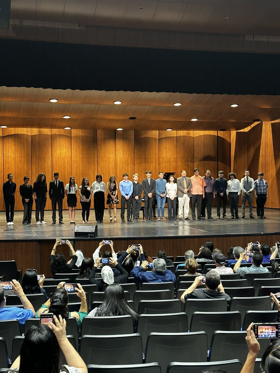 Excellent job by the Eastwood High School Fine Arts Department. Mr Oman’s piano classes had their 14th annual recital last night. Super impressed with the amount of talent displayed. #GoTroop #ShineOnForever @Btorres_EHS @YISDFineArts @EastwoodHQ