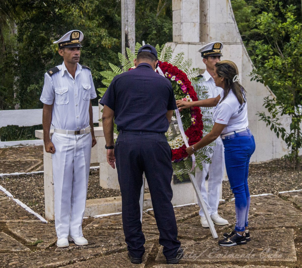 Mayariceros evocan a mártires de Corynthia. En el contexto del aniversario 66 del asesinato de 16 jóvenes cubanos que pretendían liberar a la patria, el pueblo de Cabonico y las máximas autoridades de Mayarí tributaron el homenaje. #CubaHoy #Holguín @Dagmar78659741