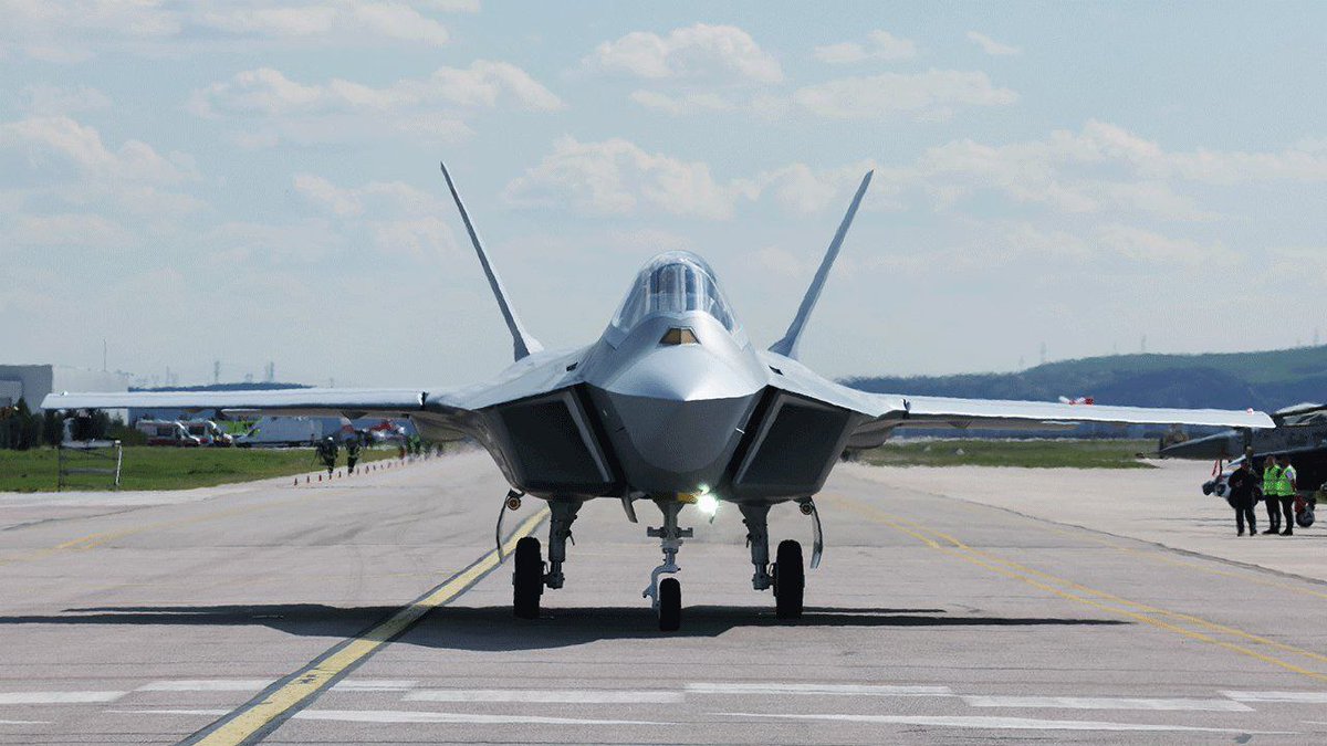 Bizim teknik ekibimiz uzun süreli olarak ve defalarca Lockheed Martin altaypılarında F-35'e SOM-J entegrasyonunda çalıştı ve iç istasyon yapısını biz oradan biliyoruz, oradan bir tecrübemiz var. Biz oradaki tecrübemizi MMU tarafında TUSAŞ'taki arkadaşlarımıza da aktarıyoruz.