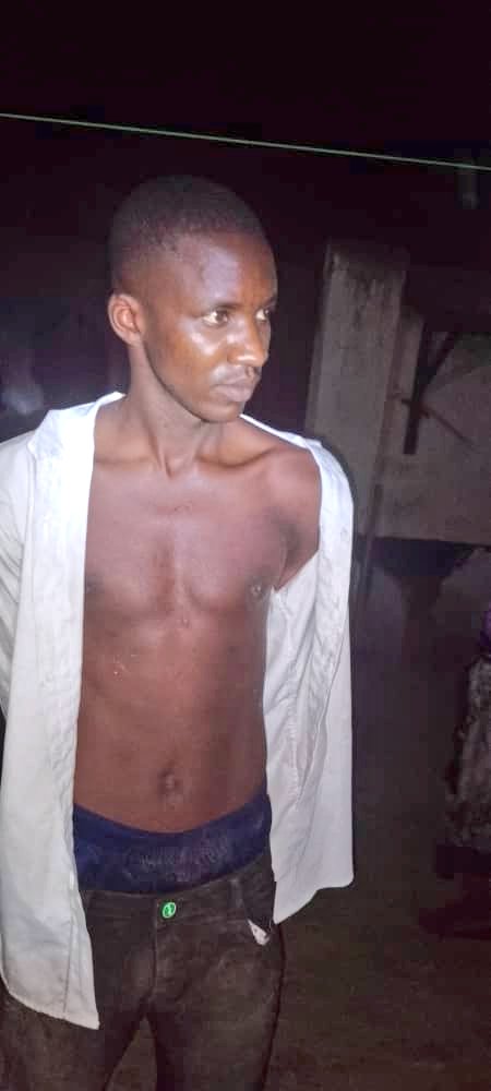pnininahazwe's tweet photo. L'assassin de Belyse Tuyizere serait son collègue Raymond Ndayikeze, un autre soldat de la #BSPI (matricule 86207). L'assassin aurait passé la nuit avec la victime et aurait avoué un crime passionnel. #Burundi 2/2 https://t.co/XpV8CrmRSD