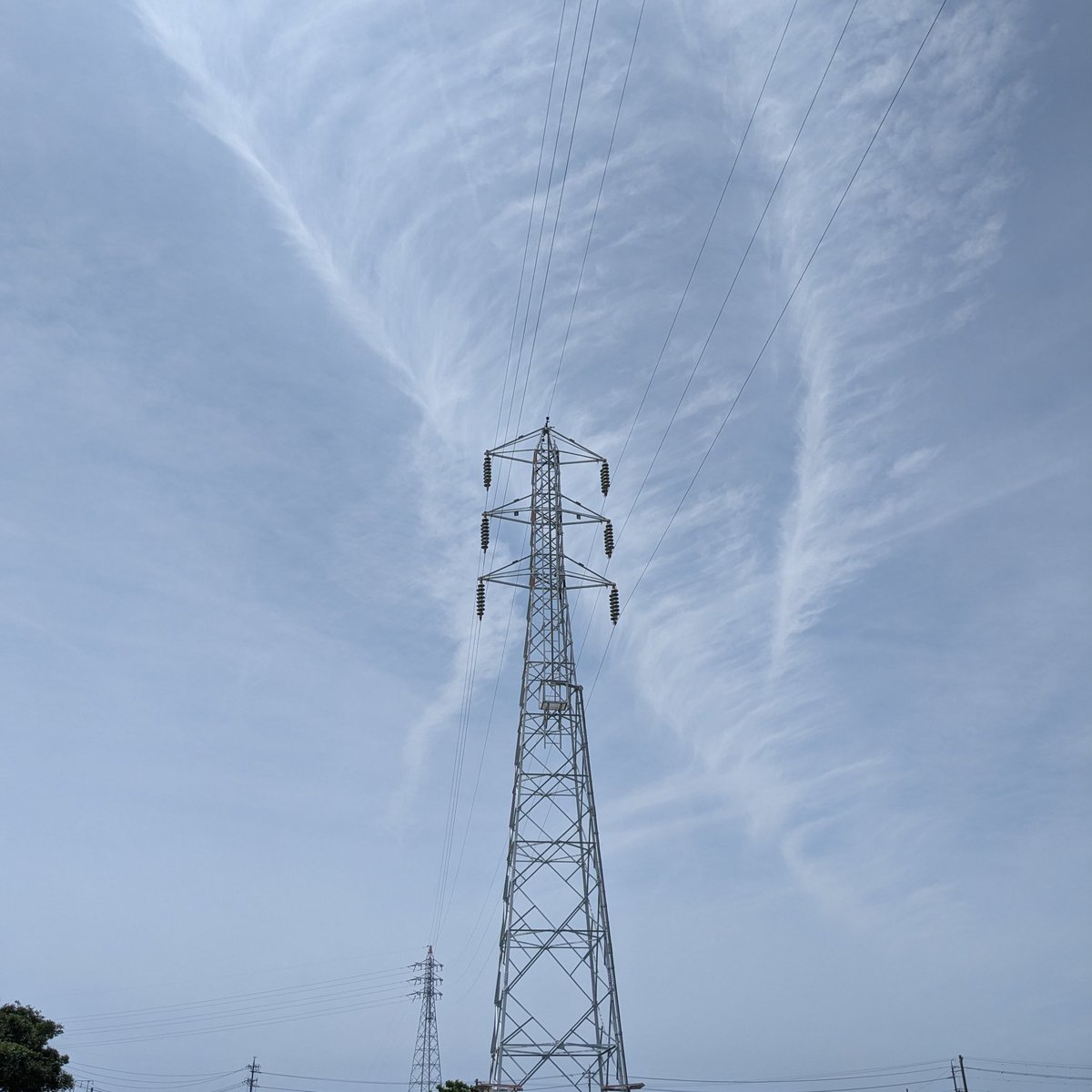 雲と鉄塔。
#土曜日の鉄塔