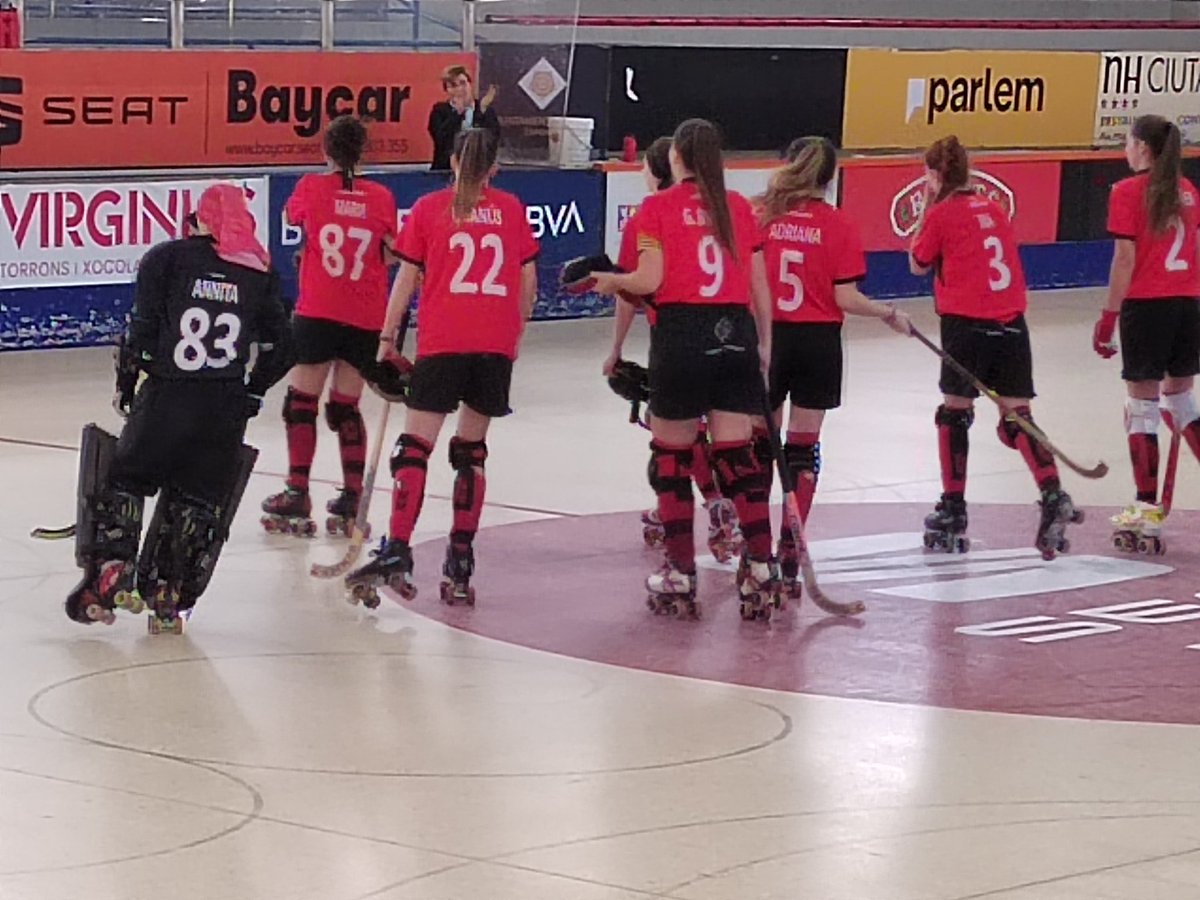 🏑 #OKNCATF El <a href="/ReusDeportiu/">Reus Deportiu</a> venç a <a href="/Mollet_HC/">Mollet Hoquei Club</a> 2-3 i certifica la permanència a la categoria.