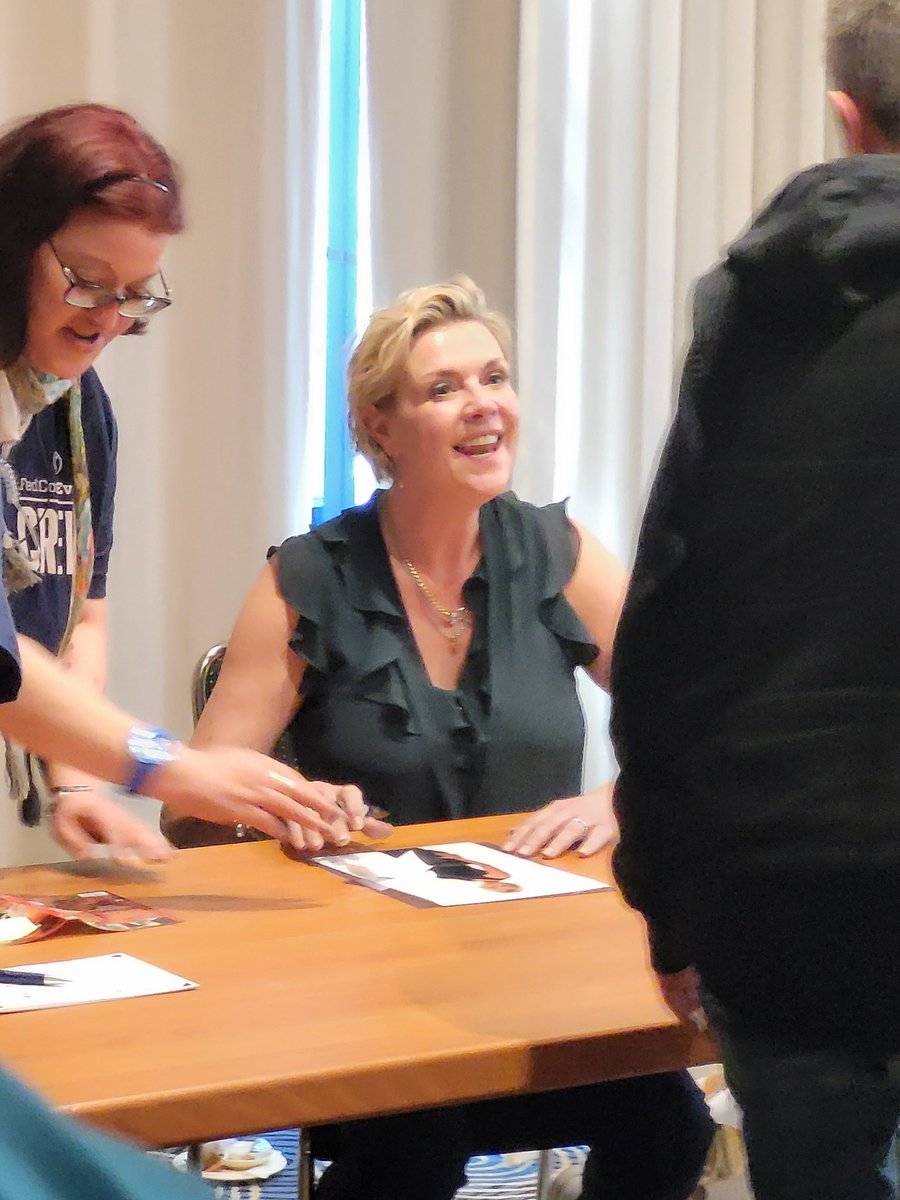 JacksCabinCrew's tweet image. Lovely Amanda and Joe @ #fedcon 
@amandatapping @JoeFlanigan  
Thank you for being so kind 🥹