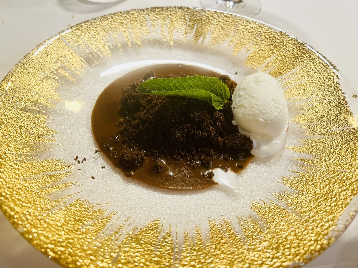 Reflexionando en <a href="/El_Olivar_es/">El Olivar Restaurant</a> de <a href="/FiroVazquez/">Firo Vázquez d Parga</a> ❤️ #Moratalla