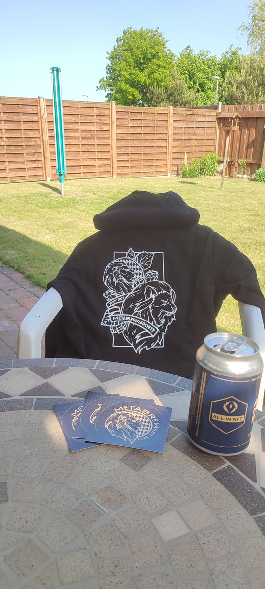 HausmeisterXY's tweet photo. Der neue Hoody von @metabrewsociety ist angekommen. Mega gemütlich  und stylish. 🍻❤️
Darauf erstmal ein Bier.

Prost😎🤘

#metabrew #metabrewsociety #Allinnft #freebeer #prost #nft #naila https://t.co/H8JVLKpRpz