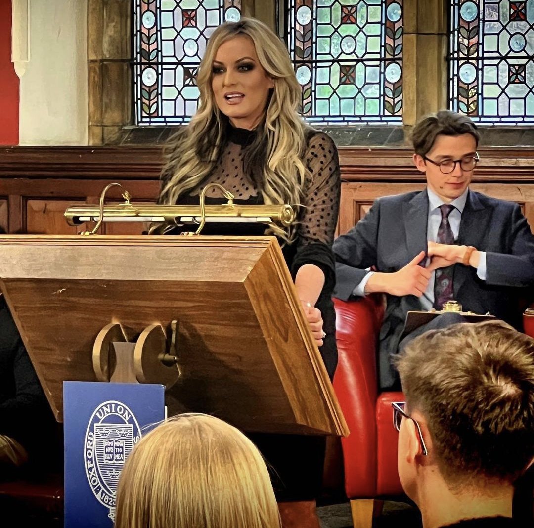 3 pic. Had a wonderful time in the UK! Thank you to everyone who came to hear me speak at Oxford.... Next stop: Italy! https://t.co/1GWP55a0TW https://t.co/t5KFMYVy3i
