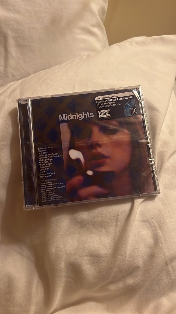 💐🌻 GIVEAWAY 🌻💐 I want to give this Midnights CD away to someone!!! Sealed and purchased last night!! To enter: Follow me!! Retweet this!! Comment you fav album😛 I’ll pick a winner Monday morning!!!