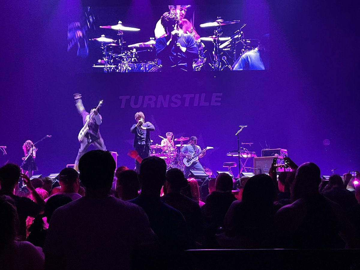 SkidRowGarage's tweet photo. Many of us in southern PA got to see Turnstile play small venues to less  <100 people over the years. Now they’re playing arenas with one of the biggest bands in the world

Moral of the story: that band playing a makeshift show in a garage or basement could be the next big thing https://t.co/WWZMZIjZqy