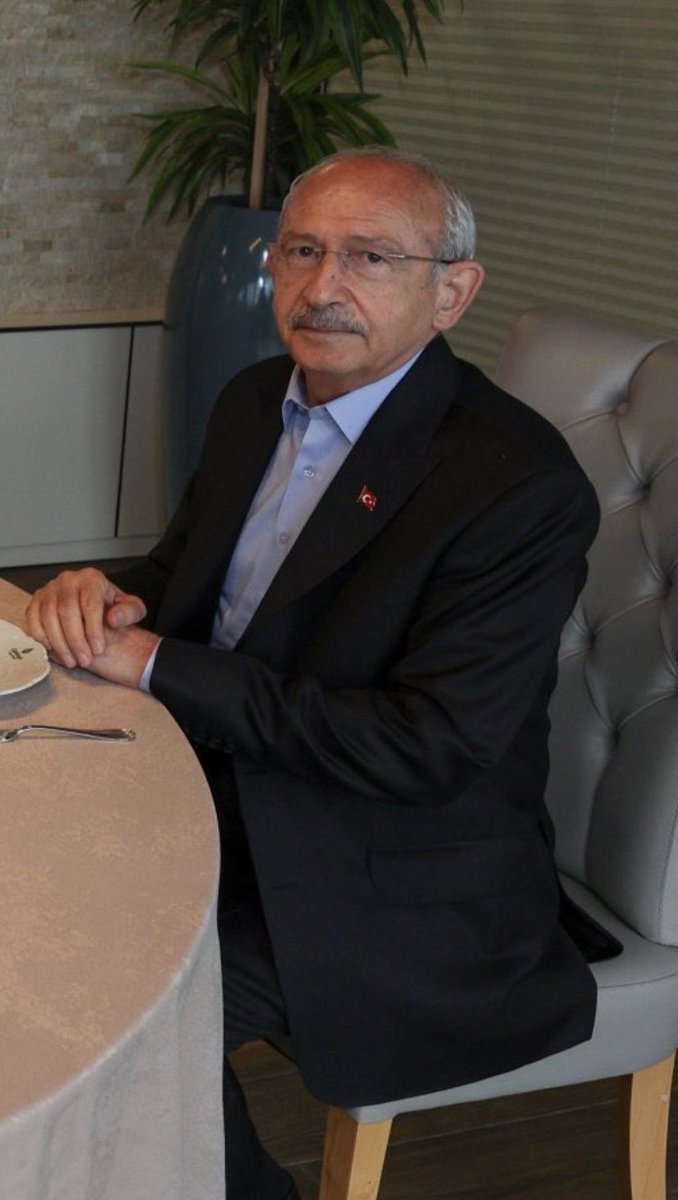 aysenein's tweet photo. Trying to explain to Americans who see the misleading news on CHP being anti-immigration that no, Kılıçdaroğlu is NOT “just like Trump”, if anything, he is quite literally our Bernie? Social democrat grandpas who are fighting for a better future for all, and that angers despots🙃 https://t.co/8XcDVoedc5