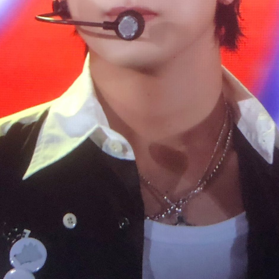 chirinhae's tweet photo. these pics of haechan got my mind running LAPS like oh my god?;?!;?;?(! https://t.co/GvuKHQn77M