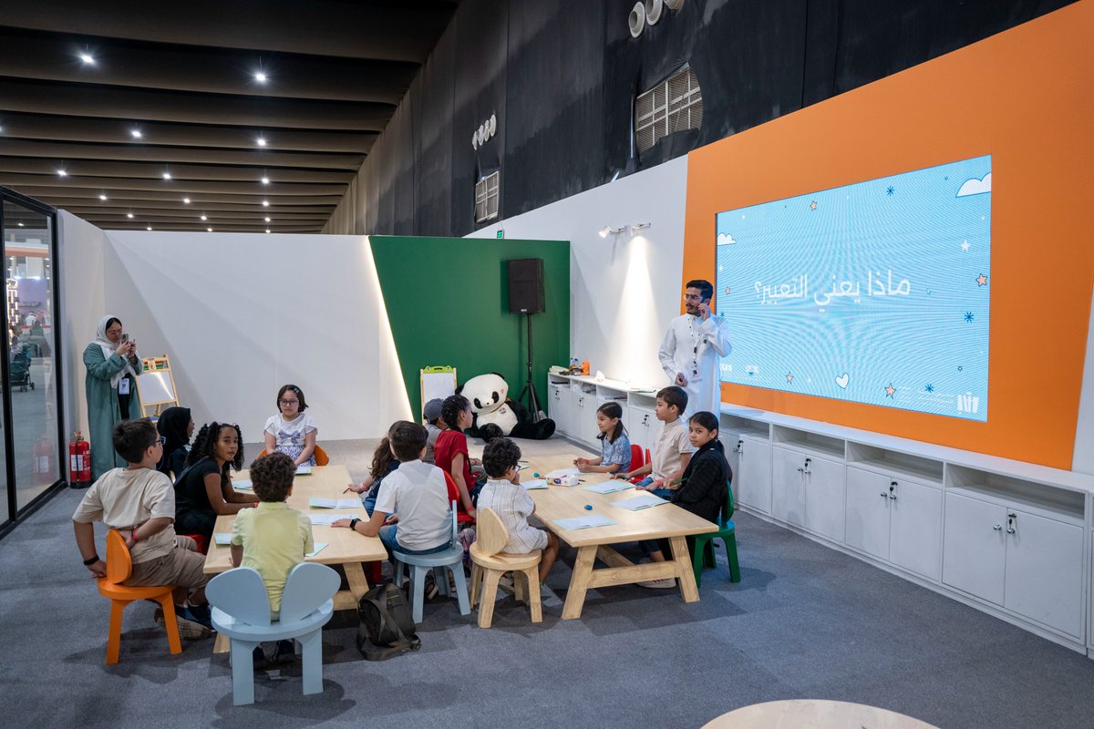 SaudiBookFairs's tweet photo. عندما يكتب الأطفال تكون الأوراق مرآة عاكسة لنقائهم✏️

#معرض_المدينة_المنورة_للكتاب_2023 https://t.co/0ex0d1XsMo