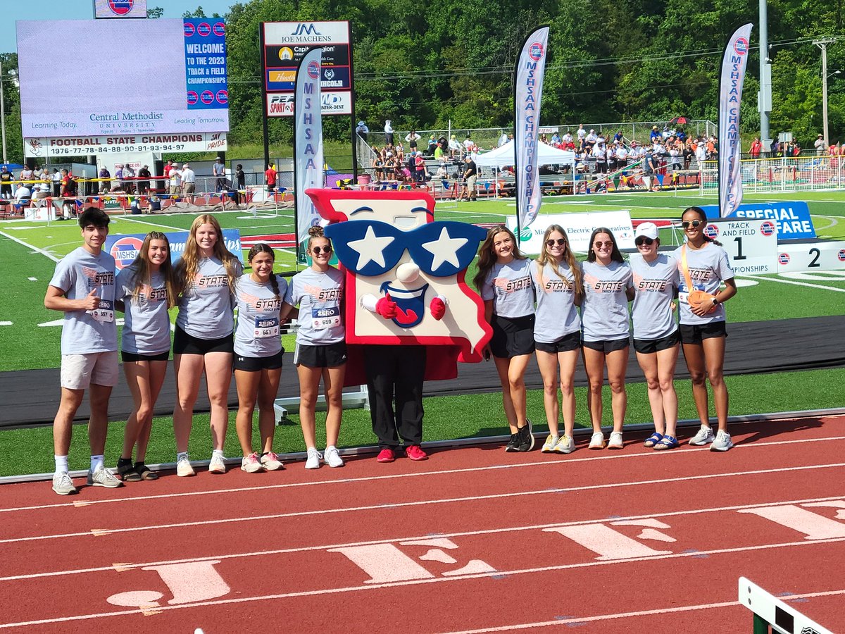 PalmyraXC's tweet photo. Opening Ceremonies!! 🧡🖤🧡🖤 #WeArePalmyra @BrianWosman @JHarper96 @wearepalmyra https://t.co/qwR06cdmfZ