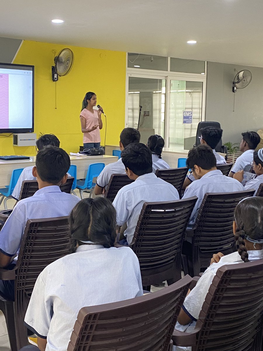 Anaika_Pathak_'s tweet photo. Today at @CmsJaiJagat Rajajipuram Campus 1, encouraging these Junior Youth Empowerment Animators to take up the #literacynow project. https://t.co/RhTOrFcXji
