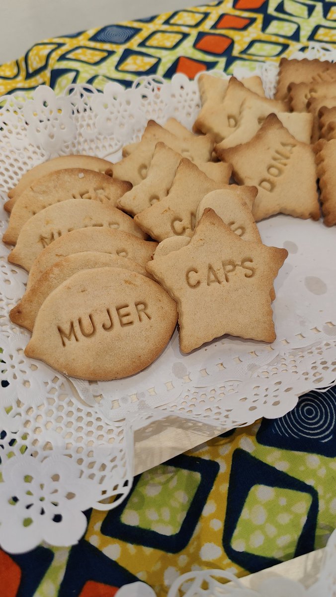 Caps_RedCaps's tweet photo. El break para comer ha sido servido gracias a Cuinant Cultures (@cuinantcultures).🫔🧆

Todas nosotras han disfrutado de su comida, postres i cafés. Todo buenísimo, muchas felicidades🥳.

Incluso nos han personalizado las galletas con #CAPS #mujeres #dones #salud https://t.co/Jx64wGfYtS