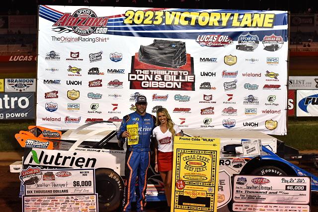 Jonathan Davenport has stamped himself as one of the favorites heading into the 31st Annual Lucas Oil Show-Me 100 presented by Missouri Division of Tourism on Saturday night.

#JonathanDavenport #TimMcCreadie #RickyThorntonJr #Superman #LucasOil #LateModel #Dirt #Racing #Winner