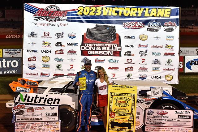 RacingProMedia's tweet photo. Jonathan Davenport has stamped himself as one of the favorites heading into the 31st Annual Lucas Oil Show-Me 100 presented by Missouri Division of Tourism on Saturday night.
#JonathanDavenport #TimMcCreadie #RickyThorntonJr #Superman #LucasOil #LateModel #Dirt #Racing #Winner #DonAndBillieGibson #LucasOilSpeedway #Missouri
https://t.co/wKIlcADcBv