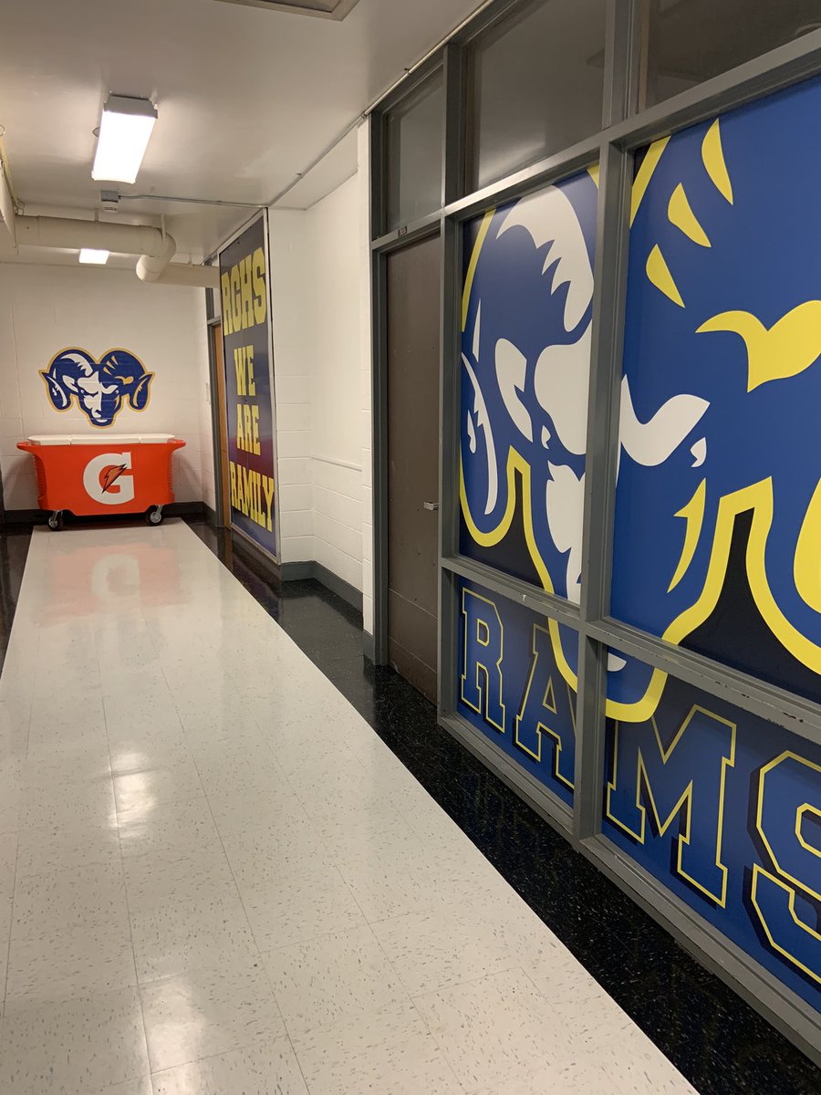 MycoachT's tweet image. Girls Locker Room! Why leave when you can get all this for free?#ViewTime #NewViewOnTheHorizon #WeComin