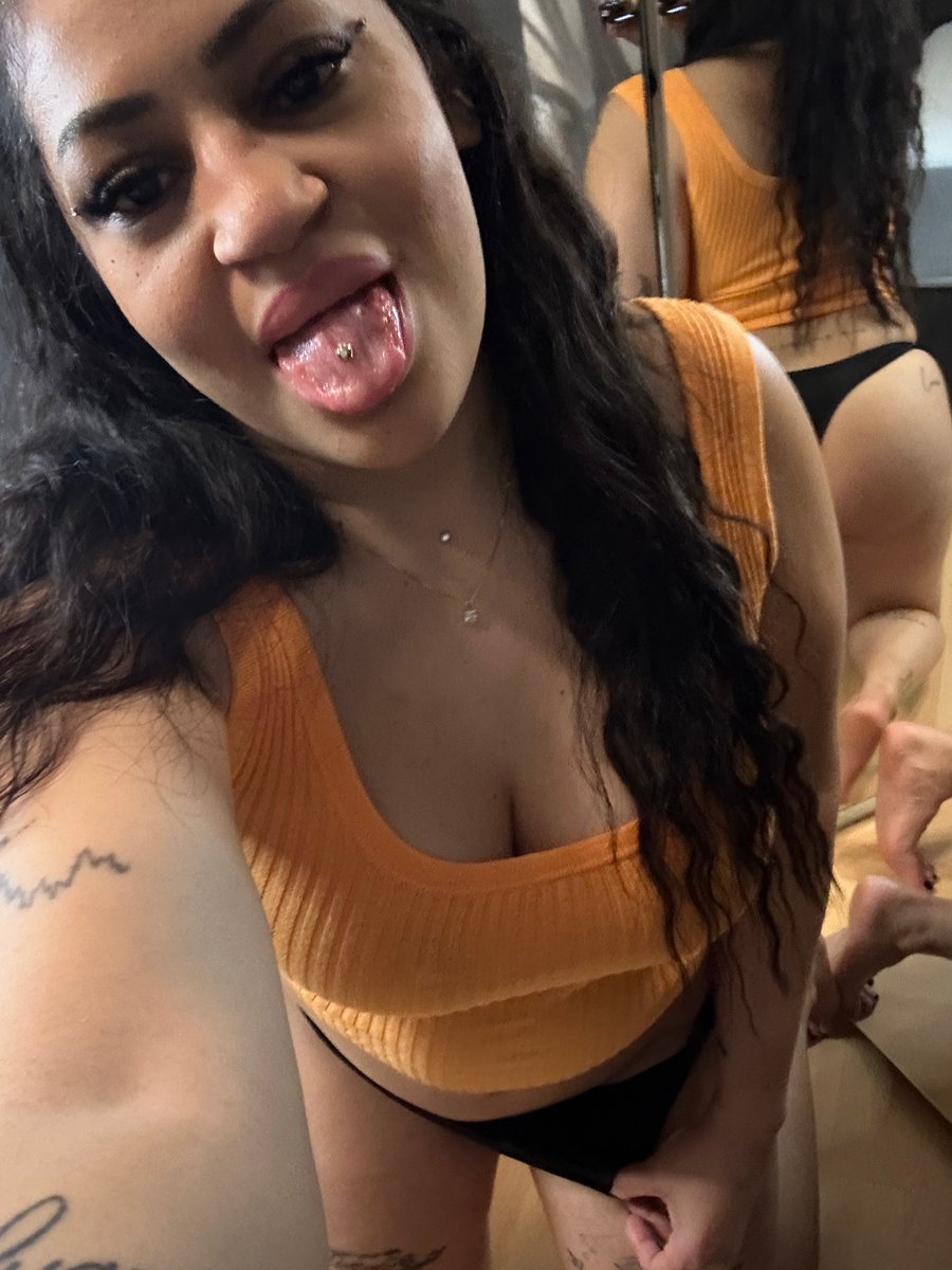 🔐🔑Göttin Marie stimmt ausnahmslos für eine KG-Pflicht weltweit!🚨🚨

Die Schlüssel werden alle abgegeben an die entsprechende Herrin (ich zB. trage die KG-Schlüssel an meinem Fuß).

RT - wenn du meiner Meinung bist 😈😈💋