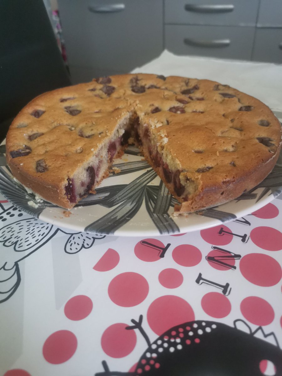 😌
Gâteau moelleux aux cerises 😋