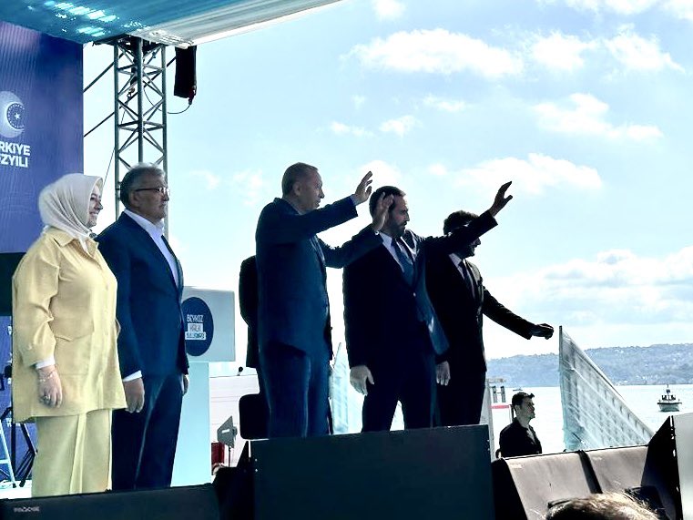 hanefidilmac's tweet photo. Bir kez daha kendine yakışanı yaptın! 

Teşekkürler Beykoz👏👏

Türkiye Yüzyılı'na inanmış gönüllere, Yüzyılın son mitinginde Beykoz Sahili’ni dolduran coşkulu yüreklere, heyecan ve umutla gelerek rekor bir katılım sağlayan hemşerilerime selam olsun... https://t.co/YGpjn7WoQk