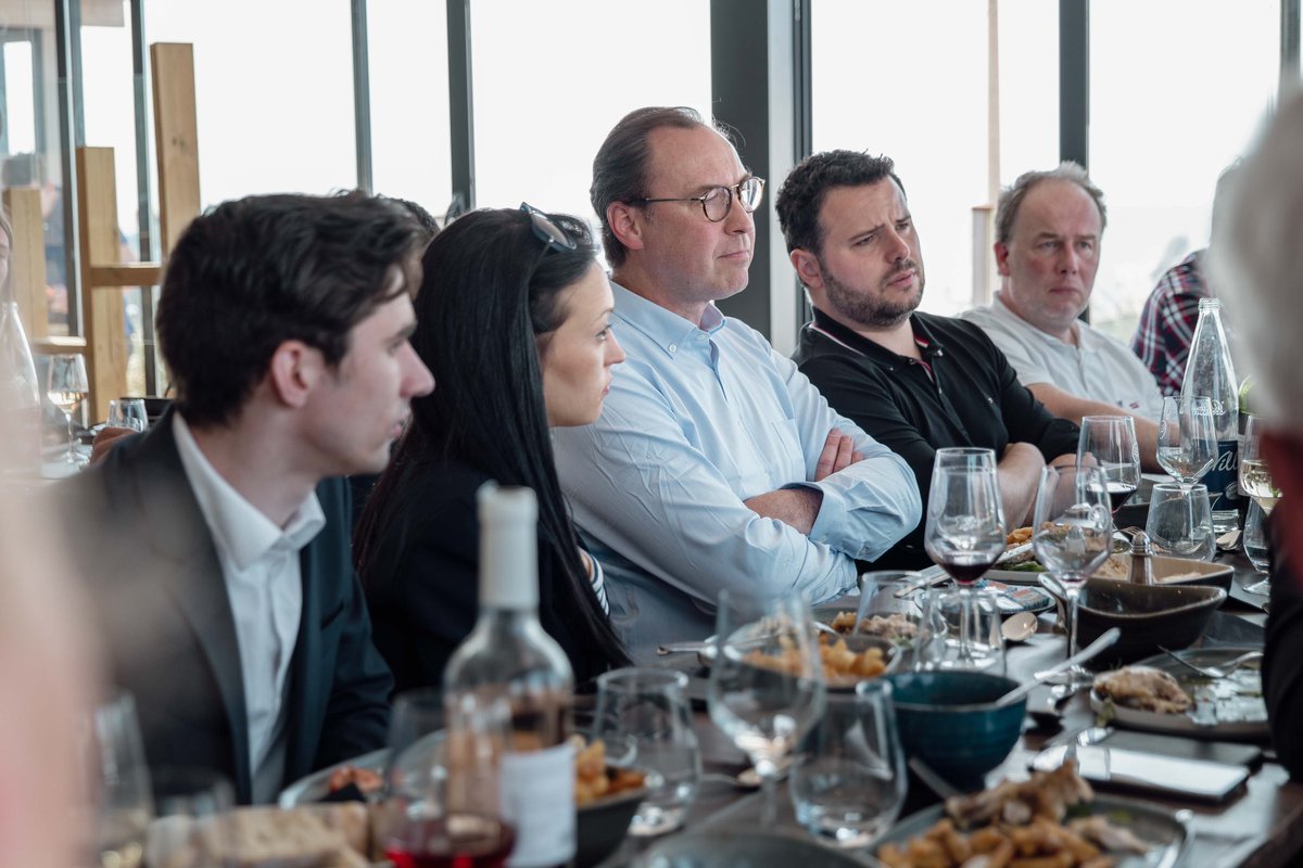 ZemmourEric's tweet photo. Rencontre et déjeuner avec les cadres de la fédération @Reconquete_off du Pas-de-Calais. Sur la Côte d’Opale et dans tout le département, ils font travail remarquable pour convaincre les Français. https://t.co/l1IXsiUoLQ