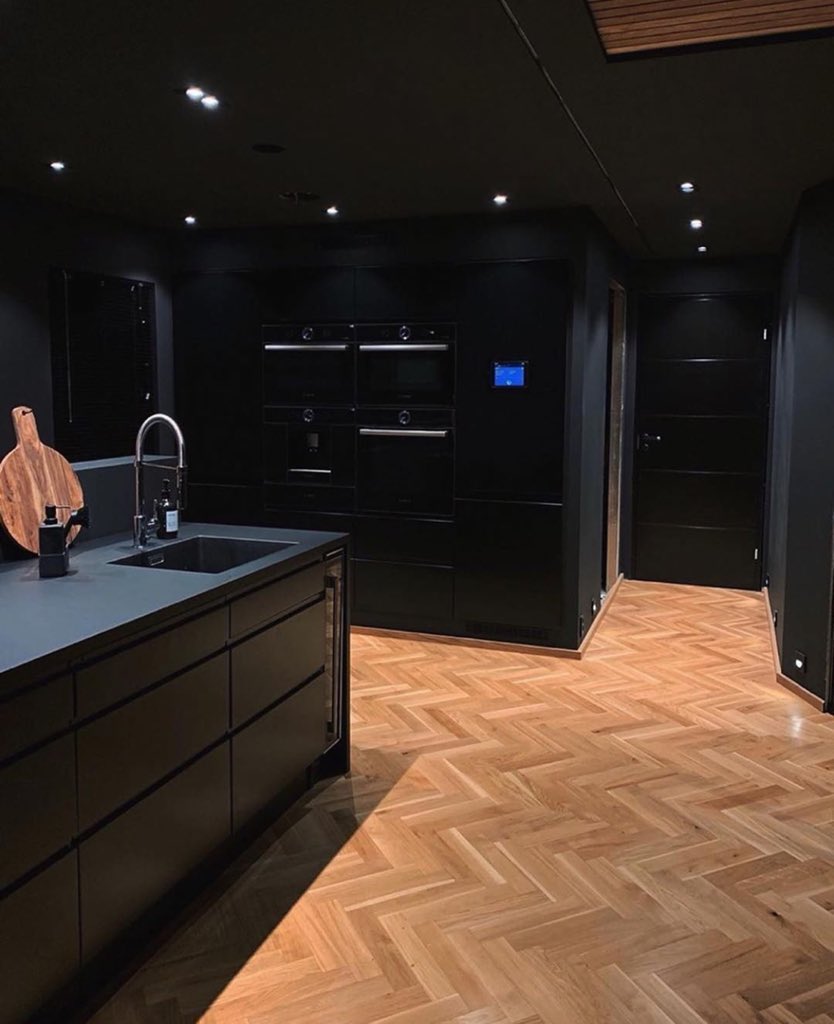 this dark interior kitchen >>>