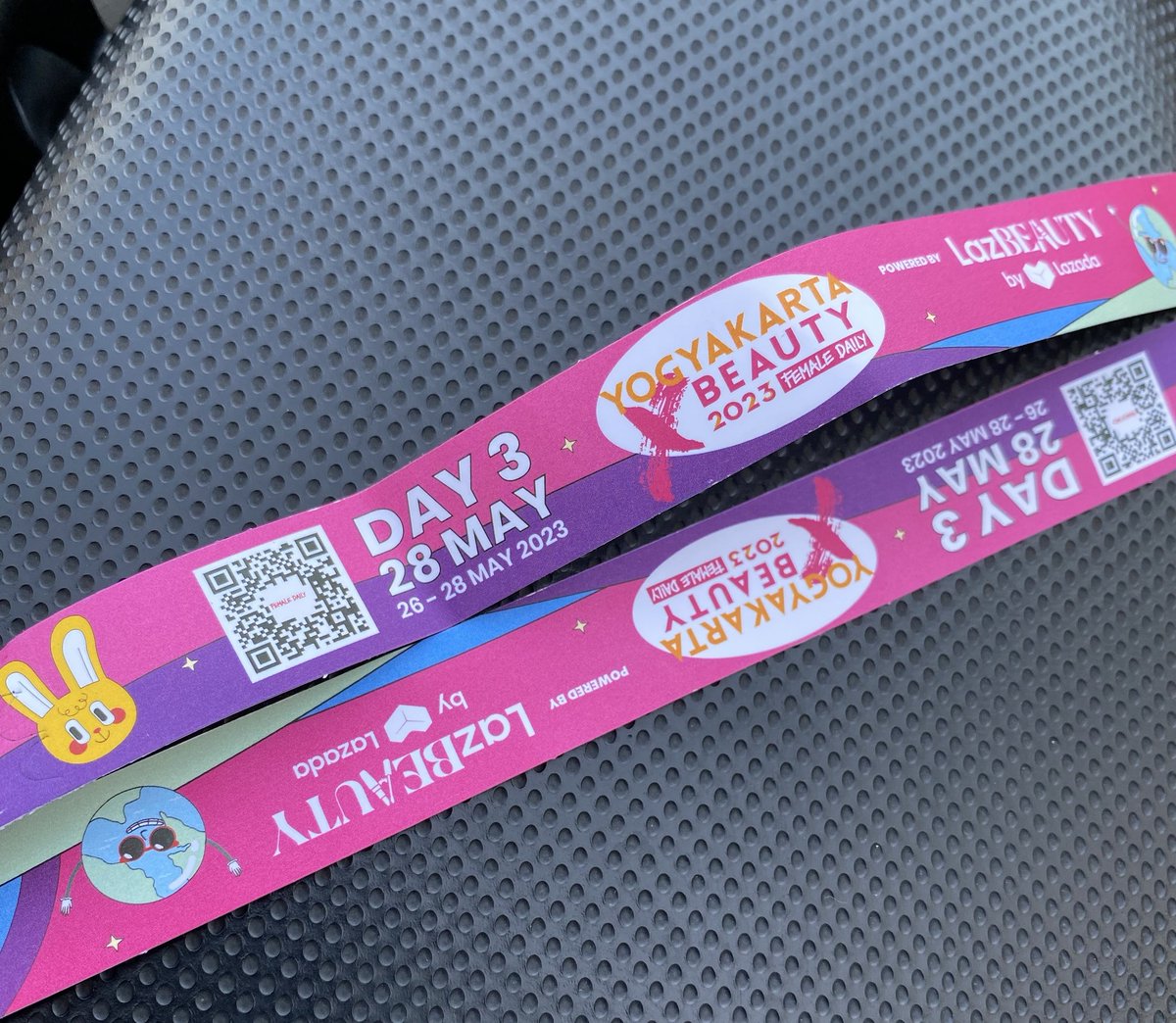 lavvetoo's tweet photo. WTS TIKET FDXBEAUTY
Yogyakarta XBeauty udah jadi tiket fisik, cod area ugm. ada 3 picis terserah mau dibayar berapa wkwk  dm ya yg mau https://t.co/hr7Yvx83U4