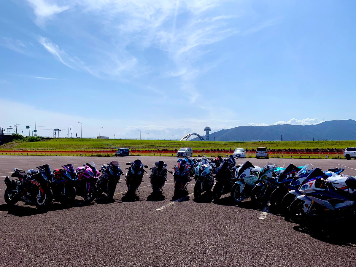 ADAMAS______'s tweet image. S1000RRミーティング、最高でした🥳

主催してくださった方々
お話ししてくれた方々
カメラニキ、ネキの方々
誘ってくれた方々等々

本当にお疲れ様でした
               &amp;amp;
ありがとうございました🎉

#バイク好きと繋がりたい 
#S1000RR 
#皆違って皆良い
#全員キャラ濃い 
#新種の甲虫