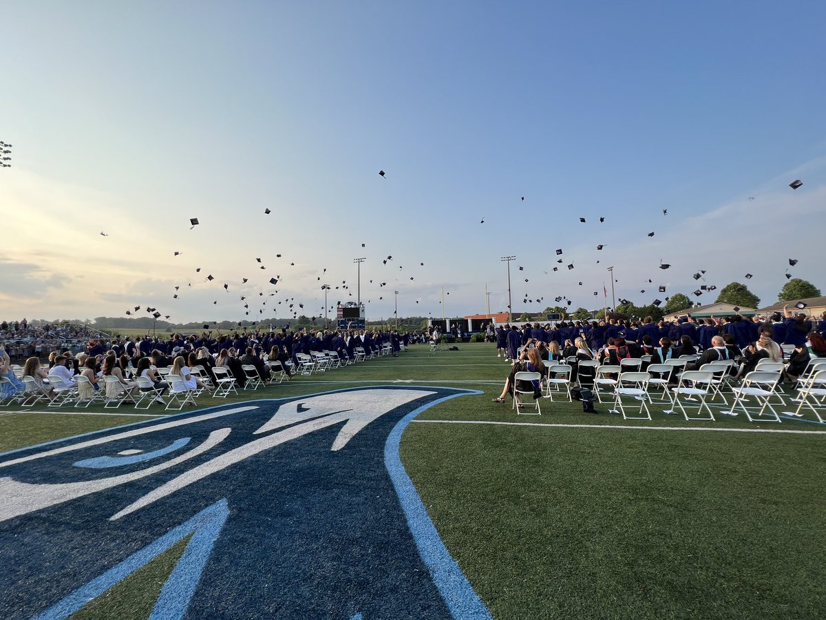 So proud of all of our seniors who graduated last night! Class of 2023, you will be missed! 🎉🎉 <a href="/HVAGresham/">Bevin Gresham</a>