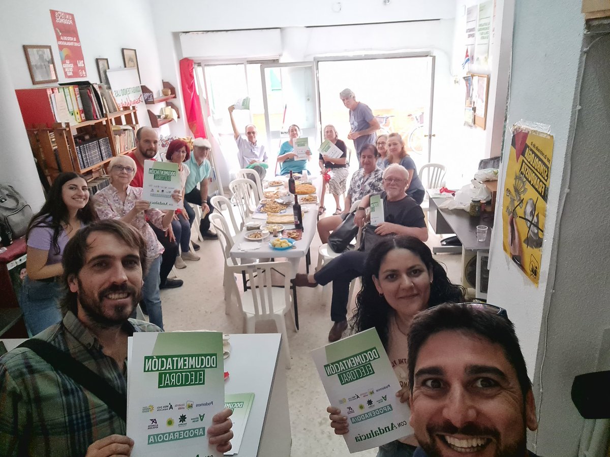 ismaelsc_'s tweet photo. 💻Estamos en el Tiro de Línea preparando la agenda de mañana y repartiendo credenciales a nuestr@s apoderad@s para mañana. Vamooooooosssss 💪 https://t.co/89cwv0Q3KD