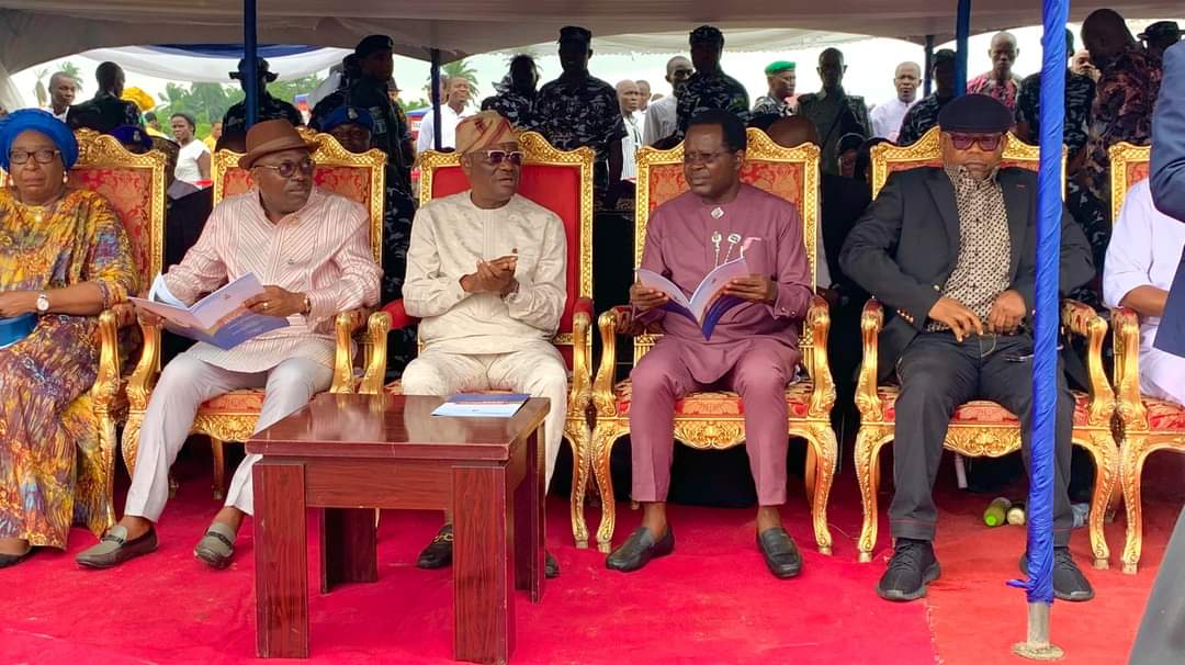possible1001's tweet image. The Opobo Sandfill/ Land Reclamation and Construction of Opobo Ring Road was Commissioned/Flag-off respectively today by H.E @GovWike. 

#Phtwittercommunity 
#SimMediaVolunteers