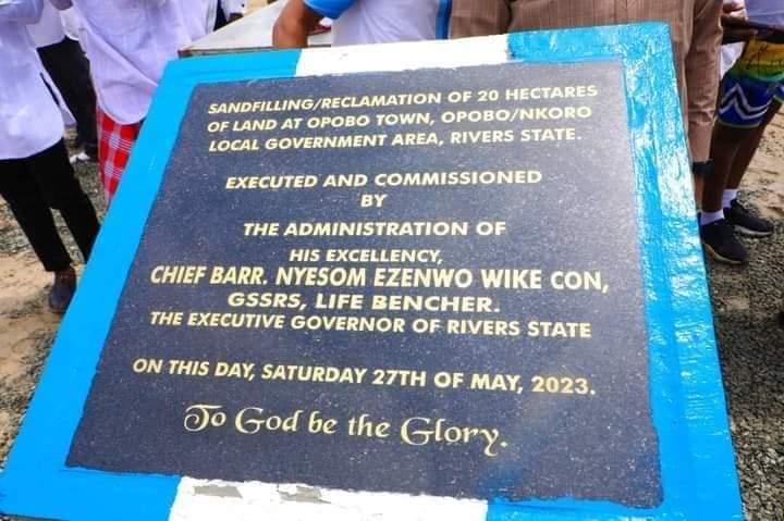 possible1001's tweet image. The Opobo Sandfill/ Land Reclamation and Construction of Opobo Ring Road was Commissioned/Flag-off respectively today by H.E @GovWike. 

#Phtwittercommunity 
#SimMediaVolunteers