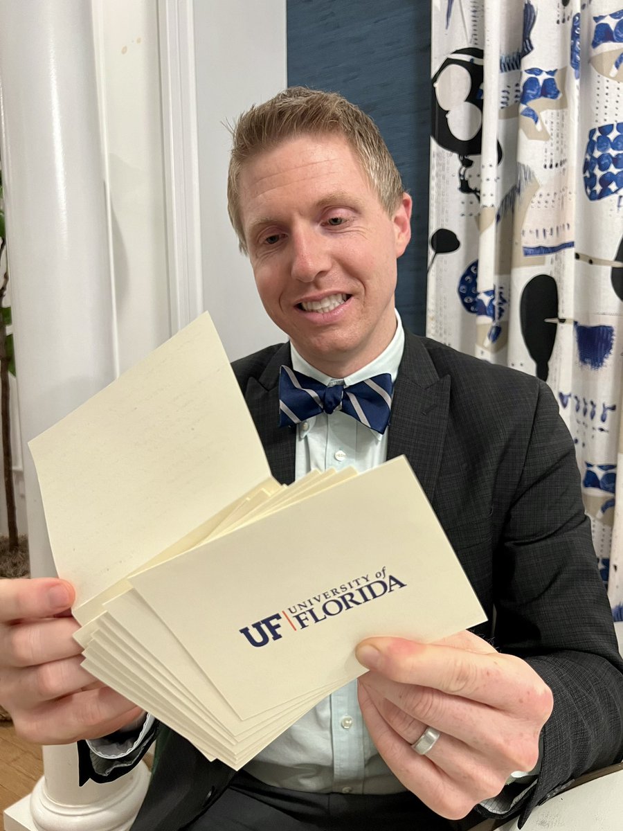 Thank you to the pharmacy students of the @UFPharmacy for the multiple handwritten notes that came in the mail this week. Allowing me the opportunity to participate and support your white coat ceremony this year was valued.

I enjoyed reading and hearing all the unique stories…