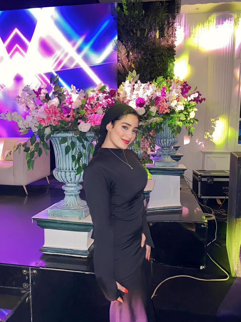 Lady in black🖤👄