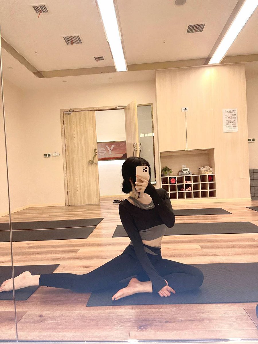 Babbit237's tweet photo. When I ready for yoga🧘‍♀️🧘‍♀️ https://t.co/sGw3KstUbo