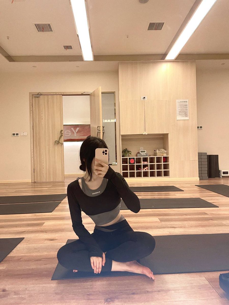 Babbit237's tweet photo. When I ready for yoga🧘‍♀️🧘‍♀️ https://t.co/sGw3KstUbo