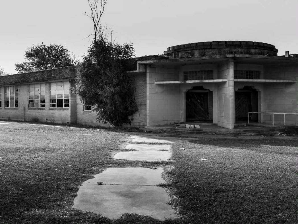 #urbex #blackandwhitephotography #abandoned #abandonedplaces #forgottenplaces #forgotten #blacknwhite #Texas