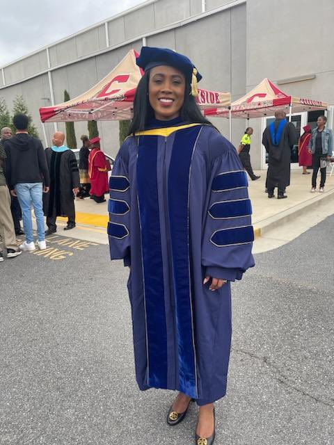 DrTAGAwak's tweet image. 🗓️ Year 1 in the 📕s & this ⬇️ moment made it ALL worthwhile!! 🎓@Creekside_High Class of 2023…my 1st graduating class as a principal 💕! The dawning day ☀️of your success!! #Thankful #WearetheTRIBE @DrTamaraCandis @creeksideavid @Creekside_Tribe @CreeksideHSBand