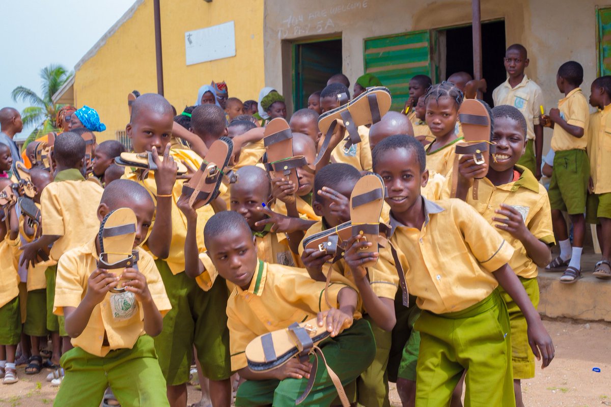 Senbanky's tweet photo. "By nurturing the flames of hope within the hearts of less privileged students, we empower them to transcend limitations, embrace their dreams, and create a future where possibilities know no boundaries."
Happy Children's Day
#READINITIATIVE https://t.co/61GL5UfopM