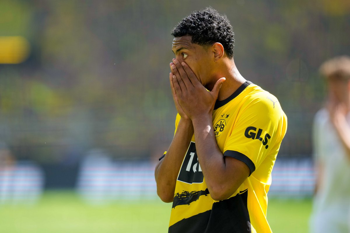 ActuFoot_'s tweet photo. 0' ⏱️ Dortmund leader 

8’  ⚽️ But du Bayern (0-1) = Bayern champion 

15' ⚽️ But de Mayence (0-1)

19' ❌ Haller rate le penalty de l'égalisation

24' ⚽️ But de Mayence (0-2)

69´ ⚽️ But de Dortmund (1-2)

81´ ⚽️ But de Cologne (1-1) = Dortmund leader 

89’ ⚽️ But du Bayern (1-2) = Bayern leader 

90+6’ ⚽️ But de Dortmund (2-2)

Terminé 🏆 BAYERN CHAMPION

Incroyable scénario. 🤯
