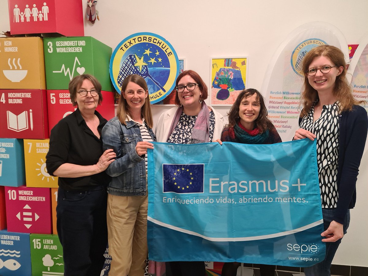 ErasmusMestral's tweet photo. Acabem una setmana intensa però molt enriquidora de job shadowing a Frankfurt! Danke schön!!! @sepiegob @EplusCatEdu @audi_johnny @mcatimo #erasmusplus #erasmusplus35años https://t.co/r4bU3lRPxC
