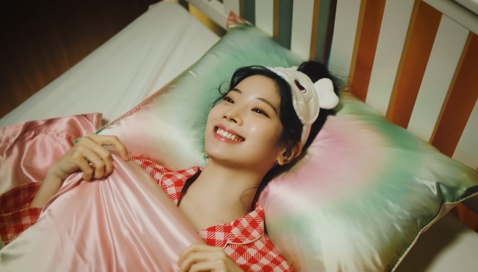 Foymina's tweet photo. #오월처럼_푸른_다현이의_청춘
#Baby_Superhero_Dub
#TWICE #트와이스 #DAHYUN #다현
#SELFPORTRAIT
Lace Collar Denim Mini Dress
#SnappyCuddle
Cheeky Check Pajama Set (Pinky Red)
https://t.co/0DZUnWmUic https://t.co/gvIahKD9S0