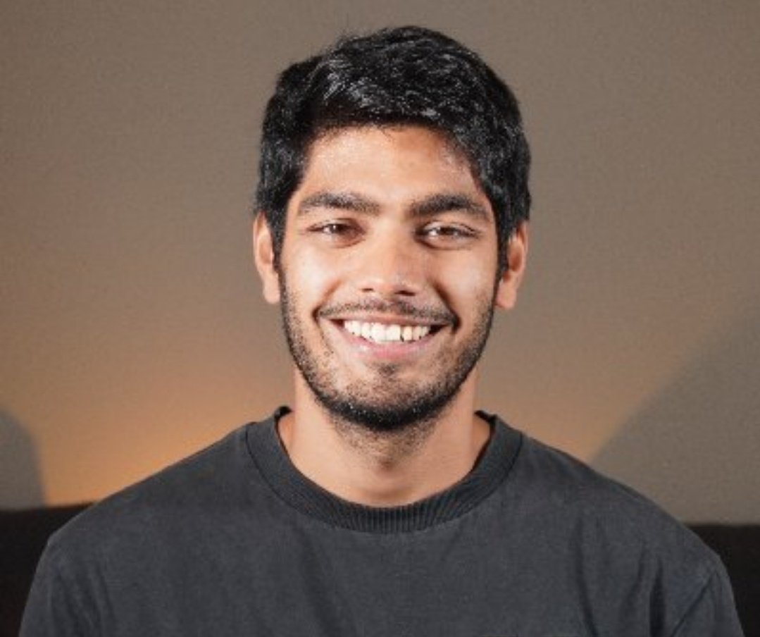 AnonymityVirus's tweet photo. This guy is miles better than this fraud  #DhruvRathee 🤢🤢 https://t.co/xFYP5VdeiF