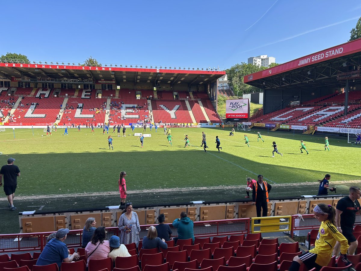 Hooe_FC's tweet photo. Our U11 Martlets at The Valley #GoMartlets #CharltonAthletic #PlayonthePitch ๐ https://t.co/i94P6O6tql