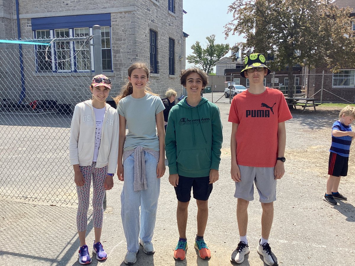 SYD_books_LDSB's tweet photo. The #SydenhamFunFair is on right now!!! There is #firetrucks #BarracktheBear #silentauction #snocones https://t.co/Whj7GtJpxJ